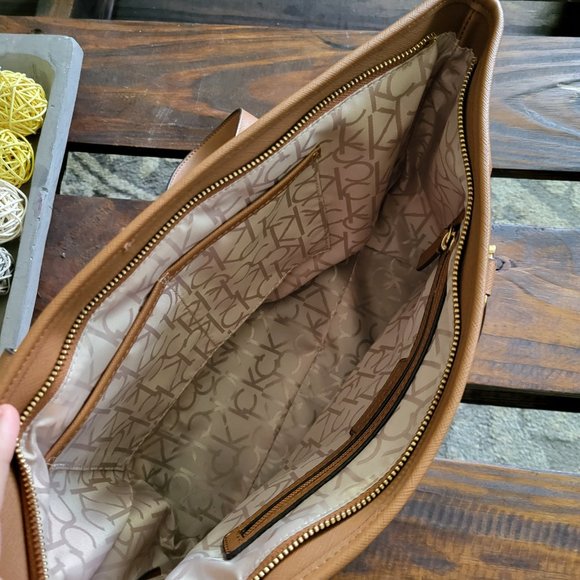 Calvin klein purse - Picture 2 of 3